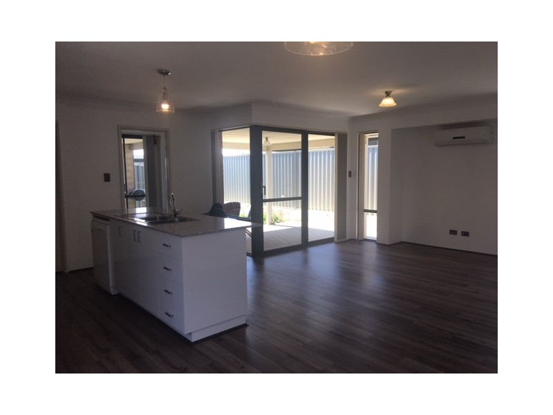 12 Worcester Bend, Piara Waters WA 6112