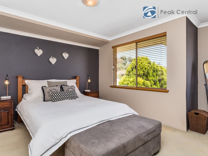 24 St Claire Gardens, Atwell WA 6164