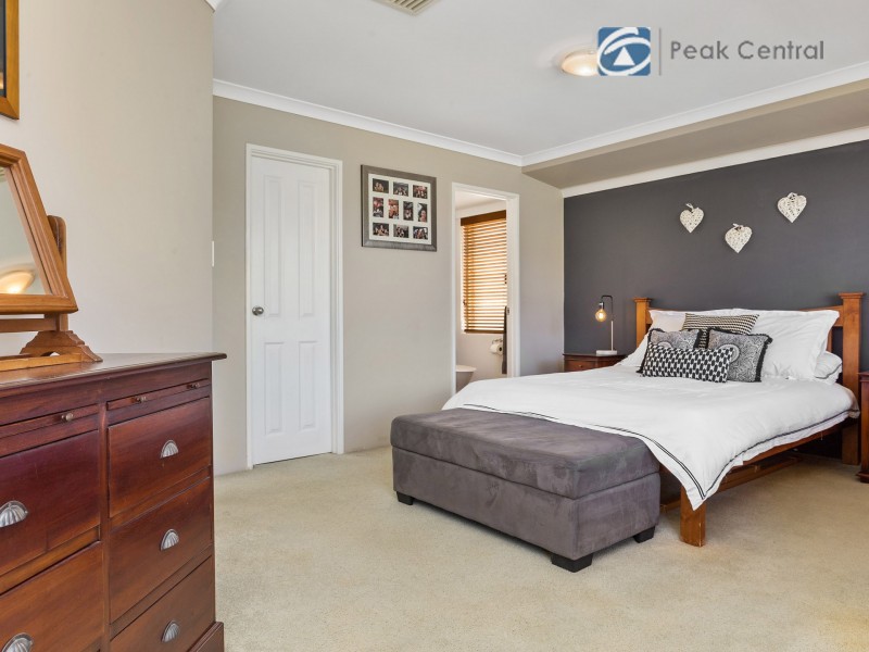 24 St Claire Gardens, Atwell WA 6164