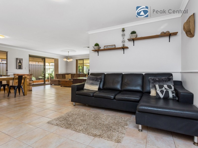 24 St Claire Gardens, Atwell WA 6164