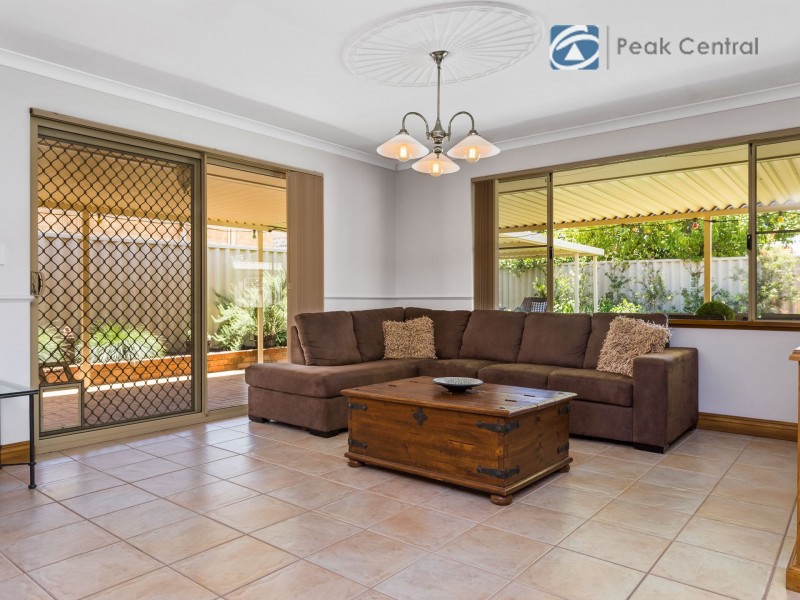 24 St Claire Gardens, Atwell WA 6164