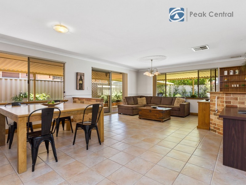 24 St Claire Gardens, Atwell WA 6164