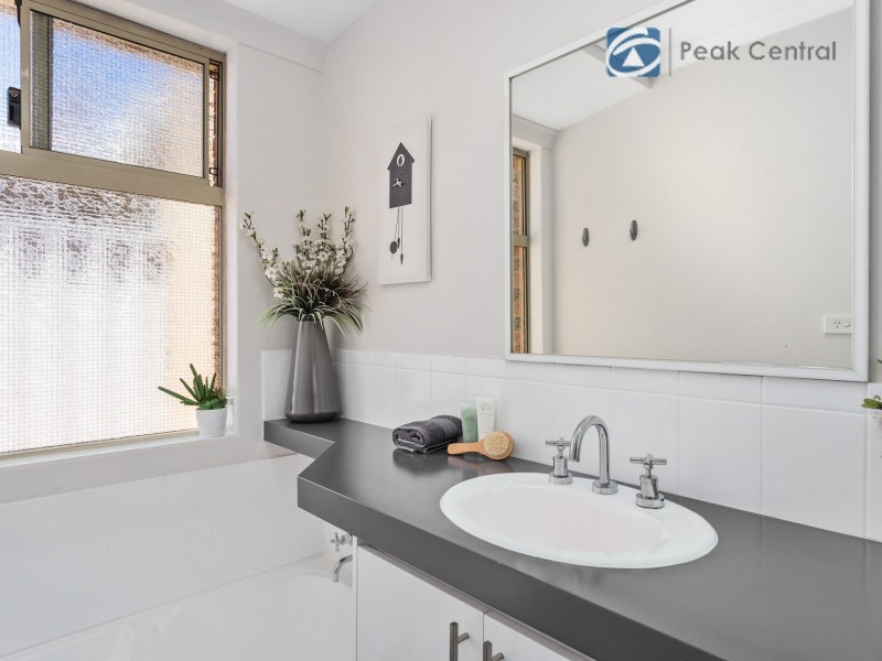 24 St Claire Gardens, Atwell WA 6164