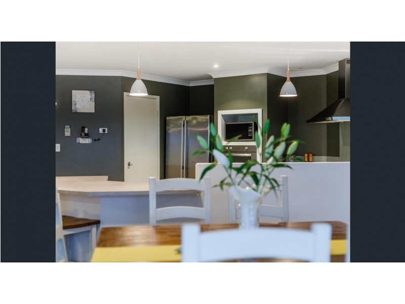 3 Cloverdale Lane, Success WA 6164