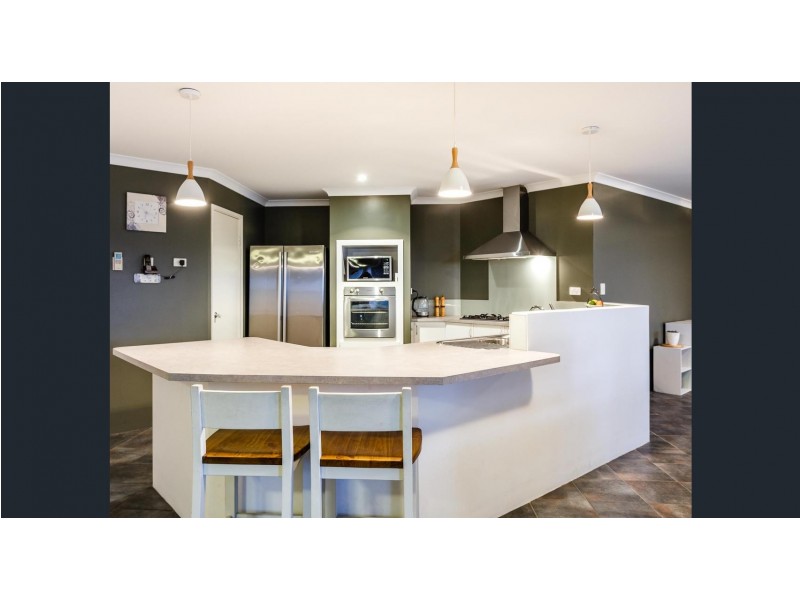 3 Cloverdale Lane, Success WA 6164