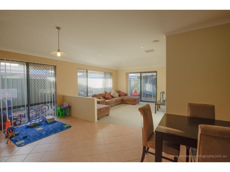 10 Tozer Loop, Atwell WA 6164