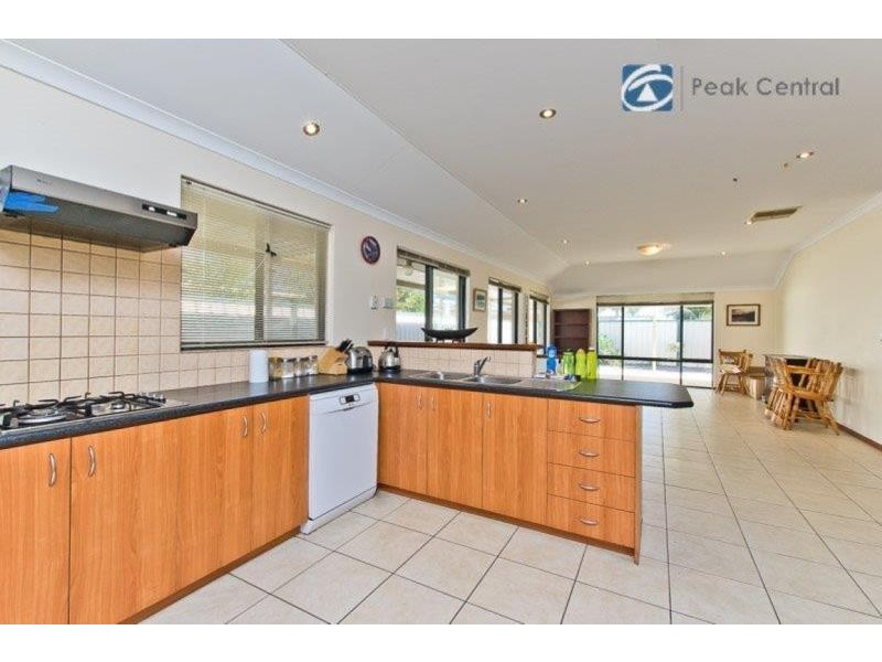 6 Sherbourne Corner, Success WA 6164