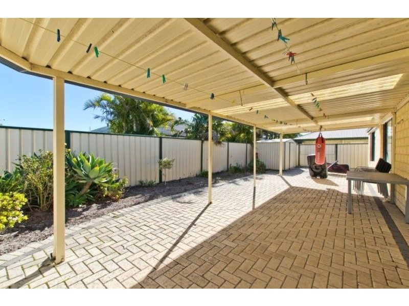 6 Sherbourne Corner, Success WA 6164