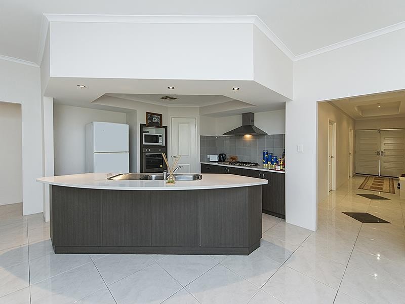 27 Oak Ridge Meander, Success WA 6164