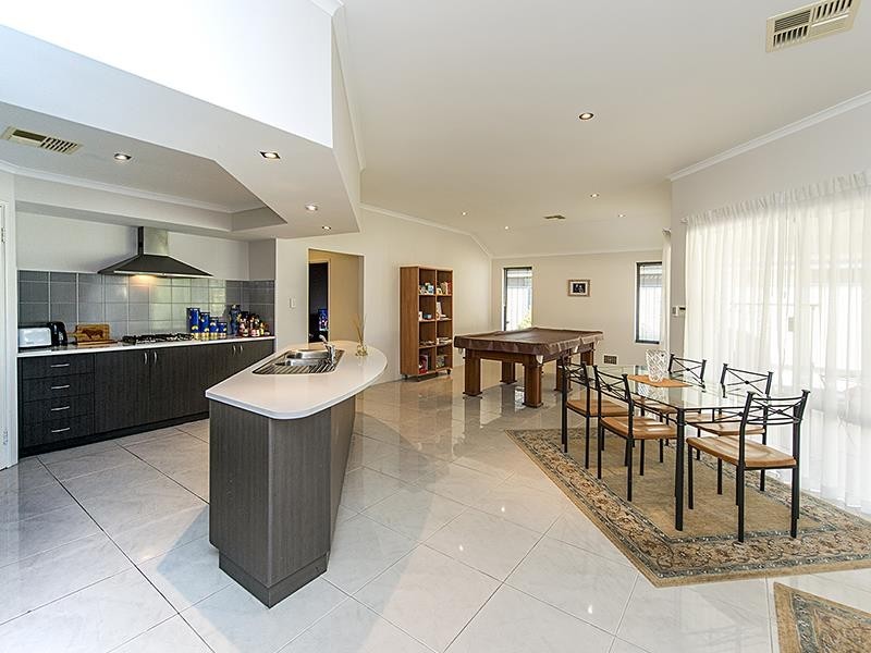 27 Oak Ridge Meander, Success WA 6164