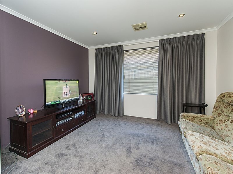 27 Oak Ridge Meander, Success WA 6164