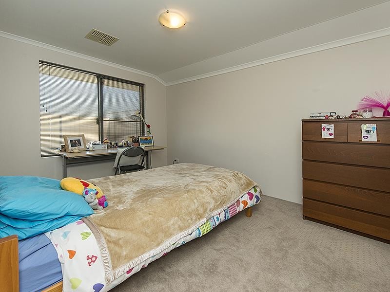 27 Oak Ridge Meander, Success WA 6164