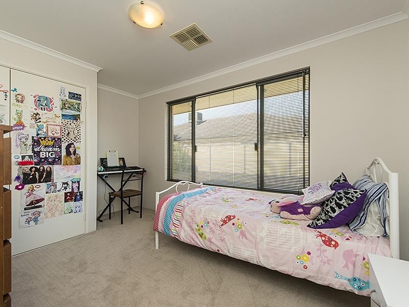 27 Oak Ridge Meander, Success WA 6164