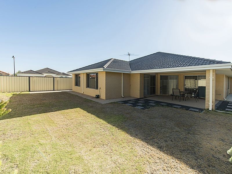 27 Oak Ridge Meander, Success WA 6164
