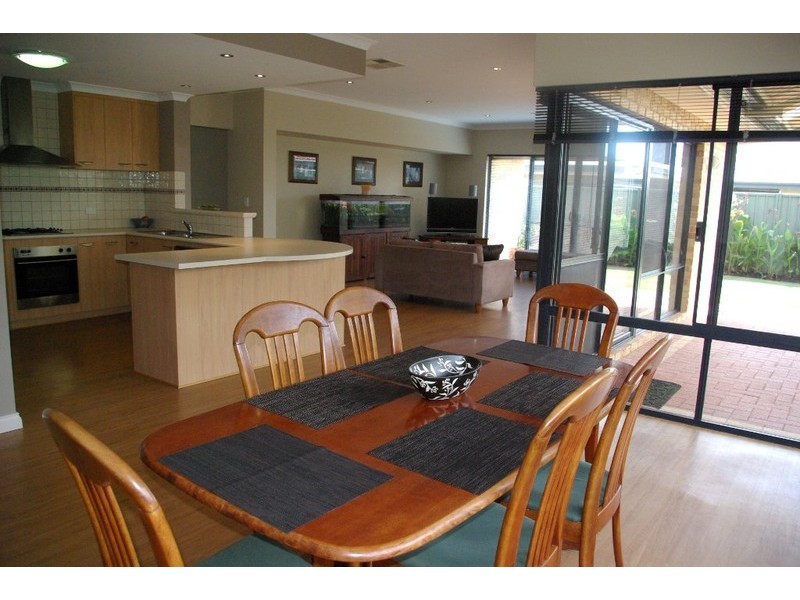 14 Bendee Drive, Atwell WA 6164