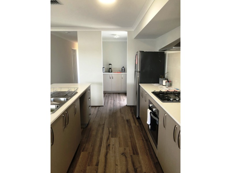 4 Needlewood Loop, Wandi WA 6167