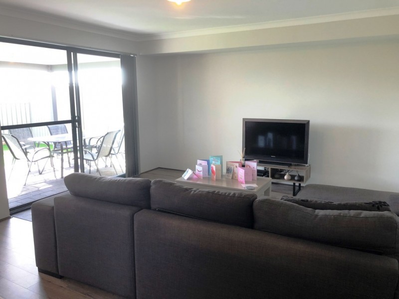 4 Needlewood Loop, Wandi WA 6167