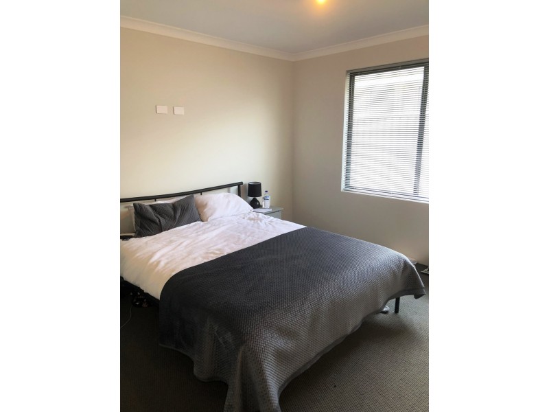 4 Needlewood Loop, Wandi WA 6167