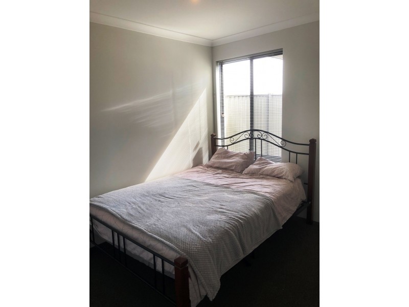 4 Needlewood Loop, Wandi WA 6167