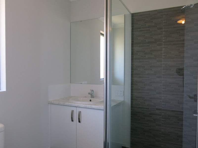 4 Needlewood Loop, Wandi WA 6167