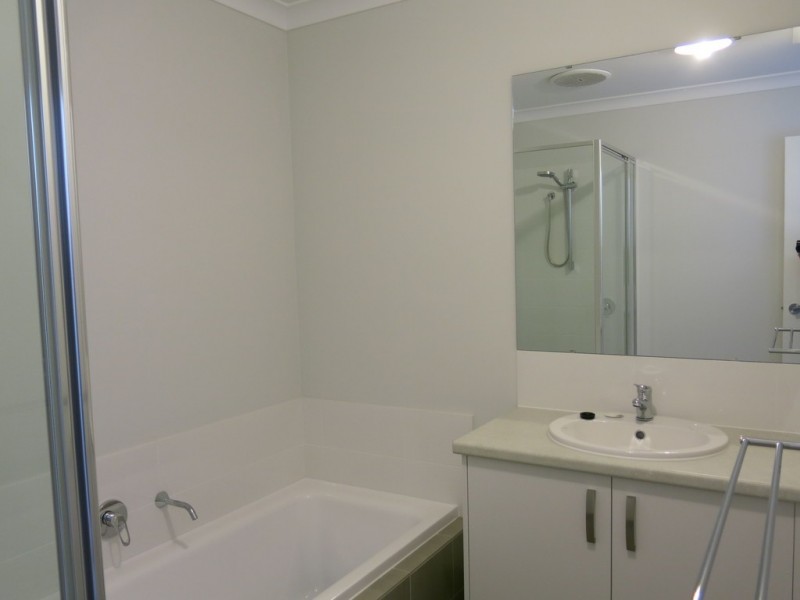 4 Needlewood Loop, Wandi WA 6167