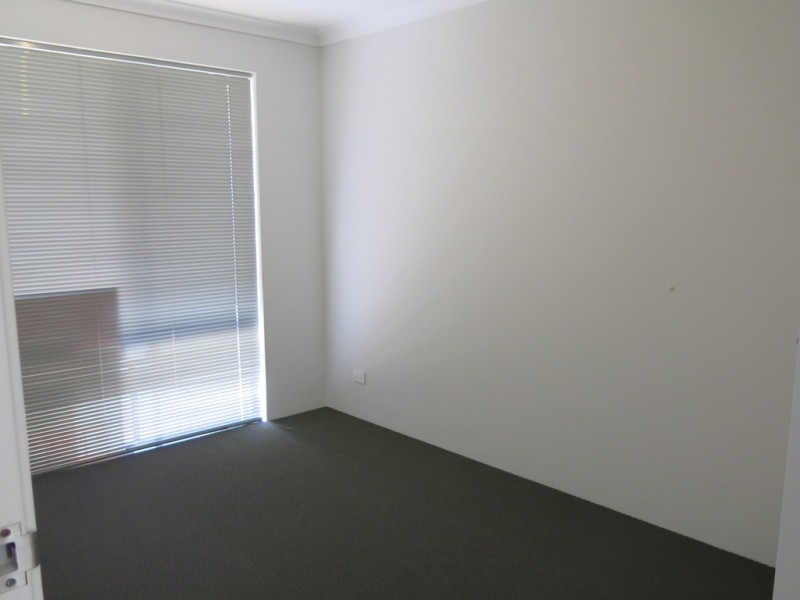 4 Needlewood Loop, Wandi WA 6167