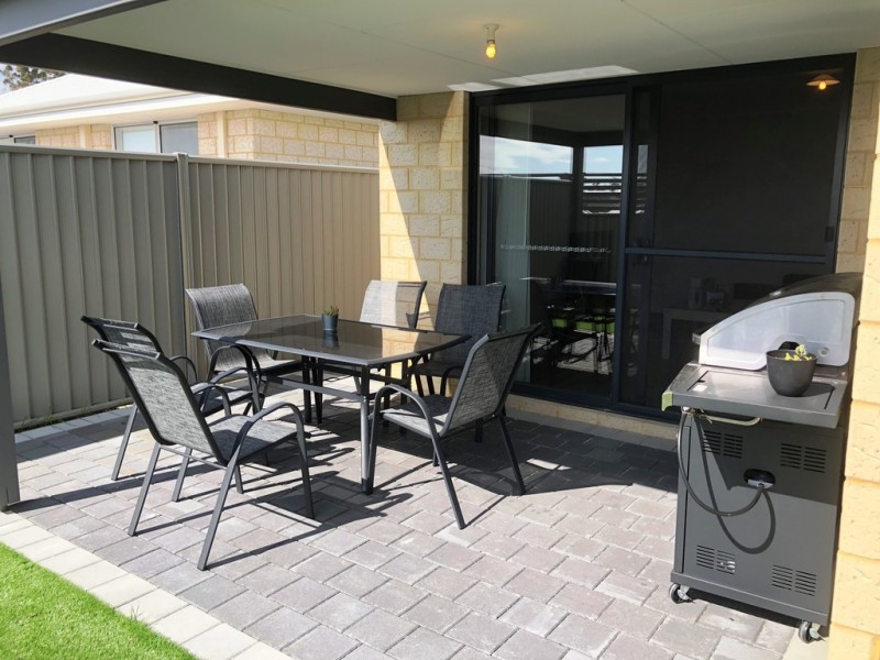 4 Needlewood Loop, Wandi WA 6167