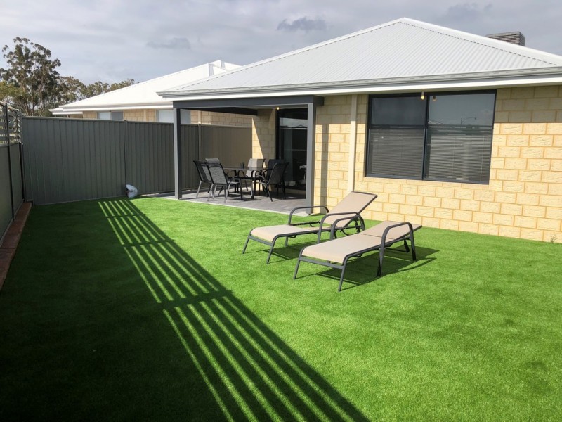 4 Needlewood Loop, Wandi WA 6167