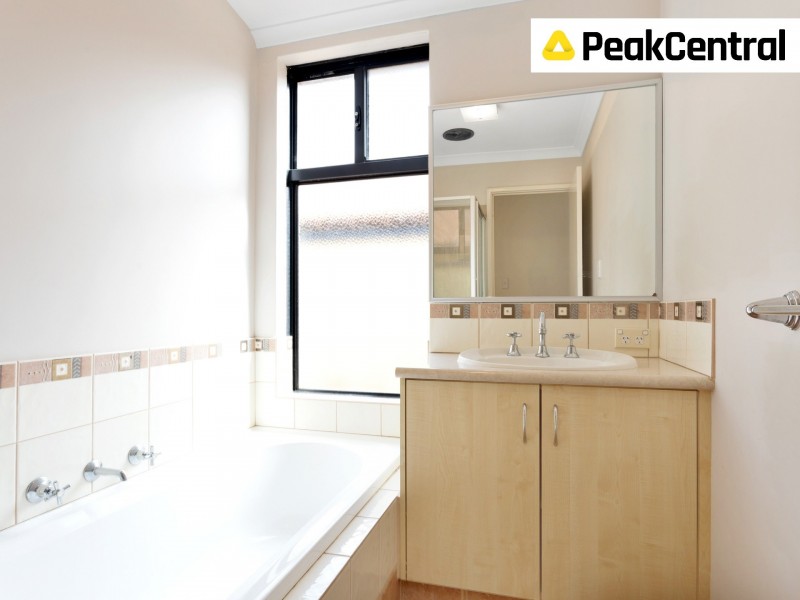 3 Sweetwater Bend, Success WA 6164