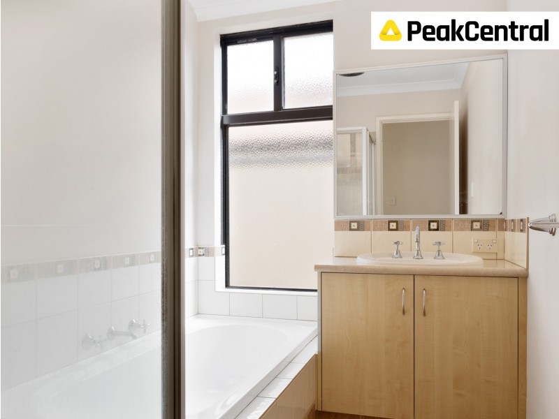 3 Sweetwater Bend, Success WA 6164