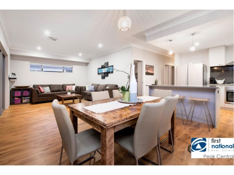 38 Jewel Gardens, Hammond Park WA 6164