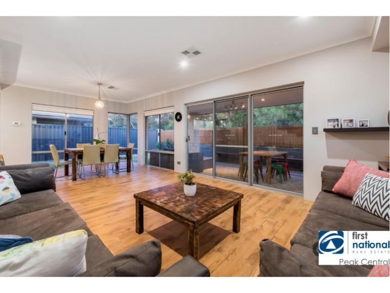 38 Jewel Gardens, Hammond Park WA 6164