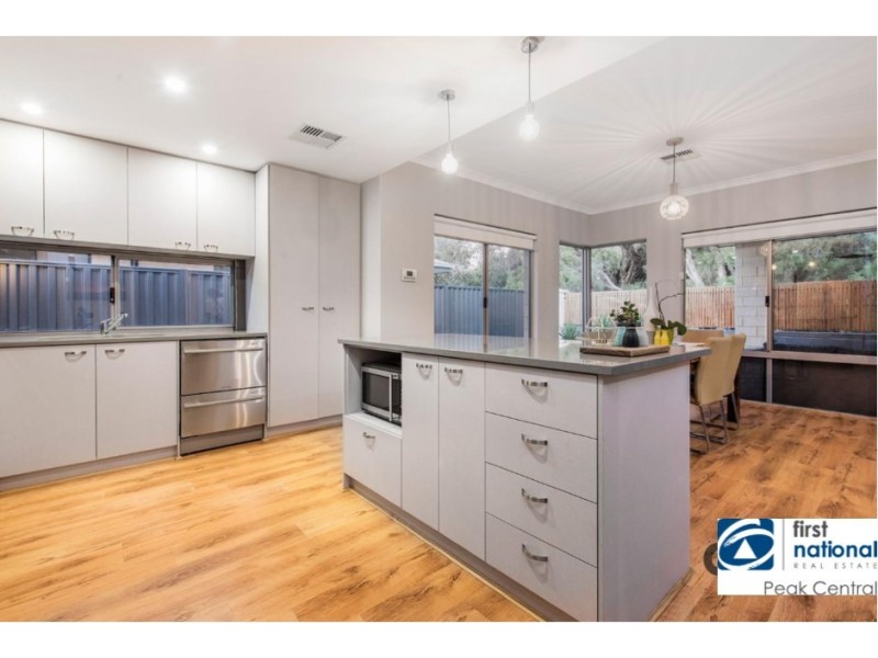 38 Jewel Gardens, Hammond Park WA 6164