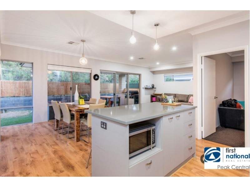 38 Jewel Gardens, Hammond Park WA 6164