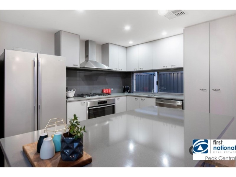 38 Jewel Gardens, Hammond Park WA 6164