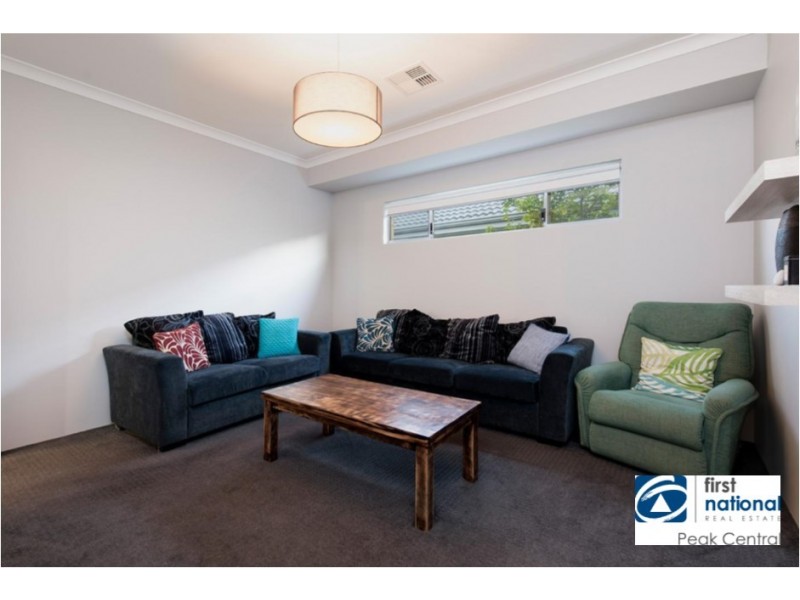 38 Jewel Gardens, Hammond Park WA 6164