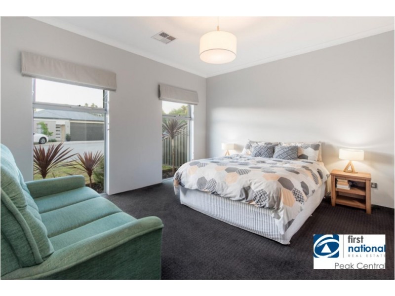 38 Jewel Gardens, Hammond Park WA 6164