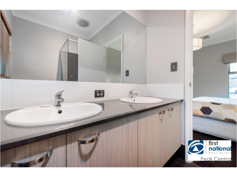 38 Jewel Gardens, Hammond Park WA 6164