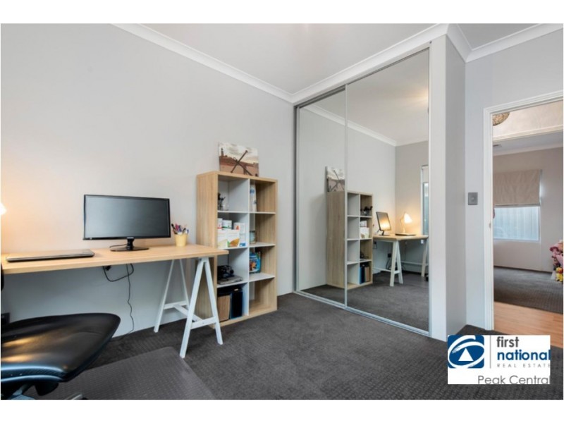 38 Jewel Gardens, Hammond Park WA 6164