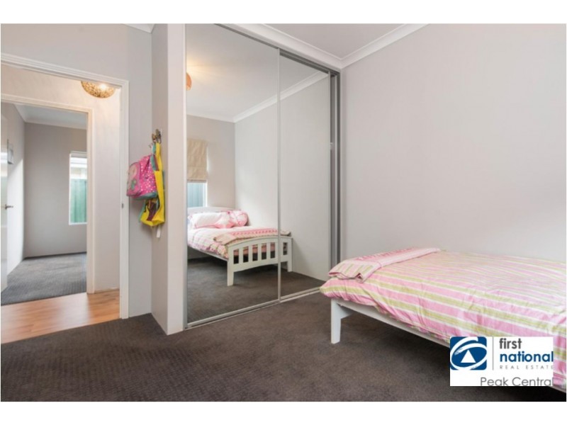 38 Jewel Gardens, Hammond Park WA 6164