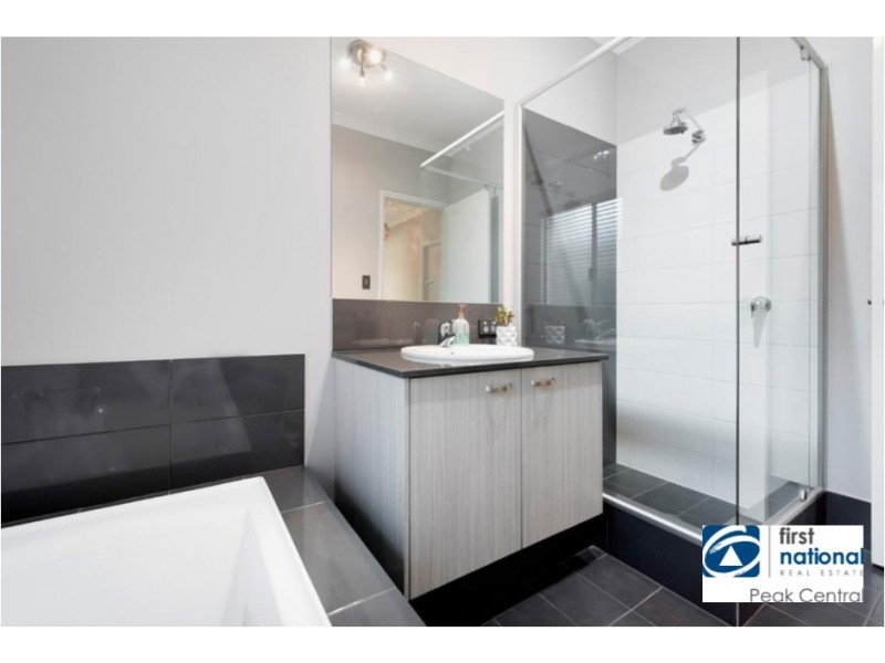 38 Jewel Gardens, Hammond Park WA 6164