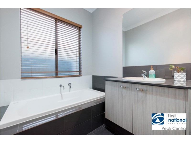 38 Jewel Gardens, Hammond Park WA 6164