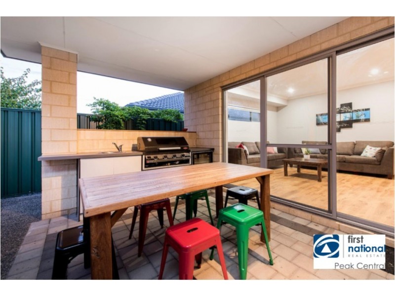 38 Jewel Gardens, Hammond Park WA 6164