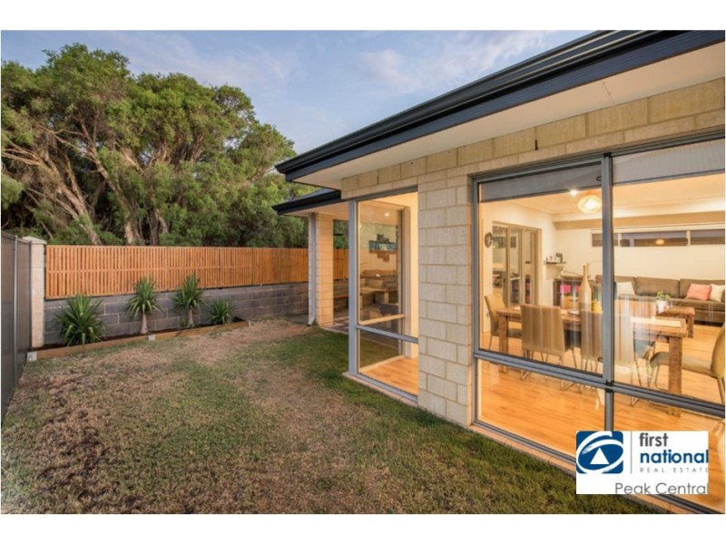 38 Jewel Gardens, Hammond Park WA 6164