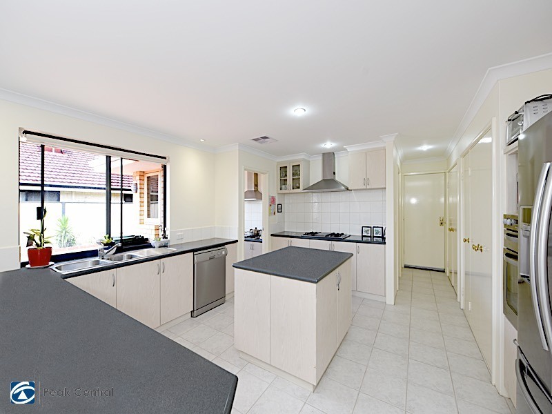 6 Barwon Turn, Hammond Park WA 6164