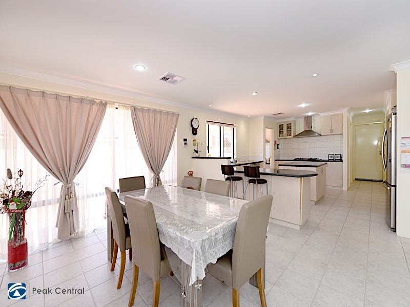 6 Barwon Turn, Hammond Park WA 6164