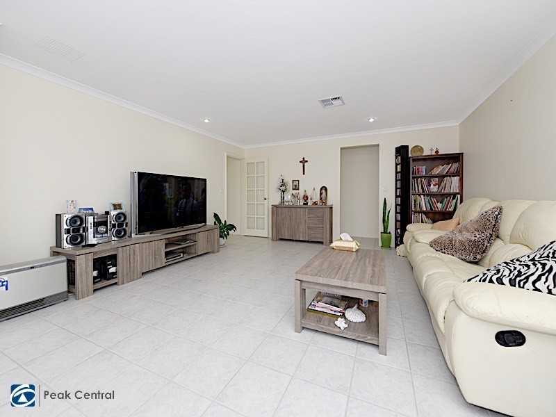 6 Barwon Turn, Hammond Park WA 6164