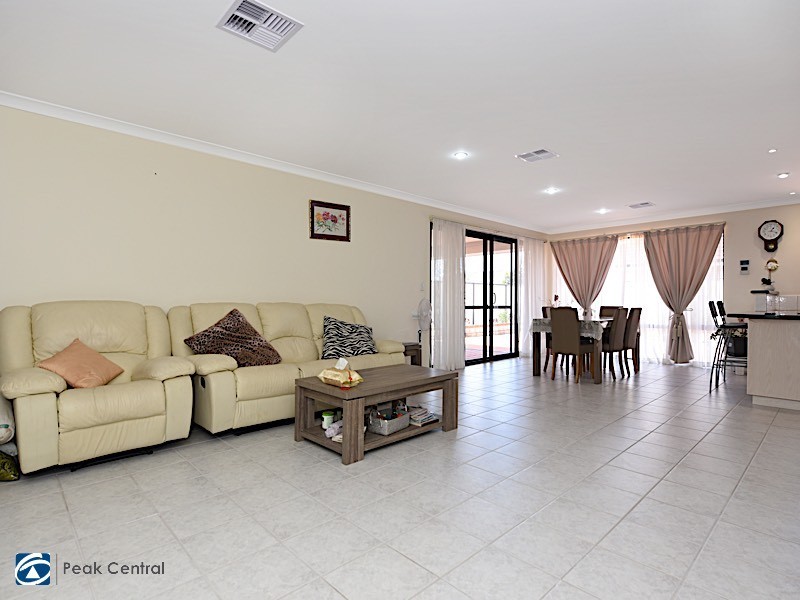 6 Barwon Turn, Hammond Park WA 6164