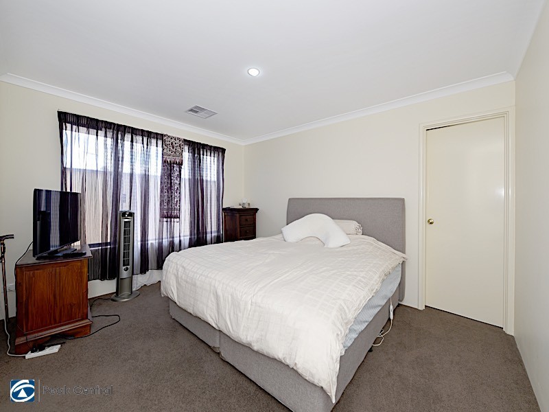 6 Barwon Turn, Hammond Park WA 6164