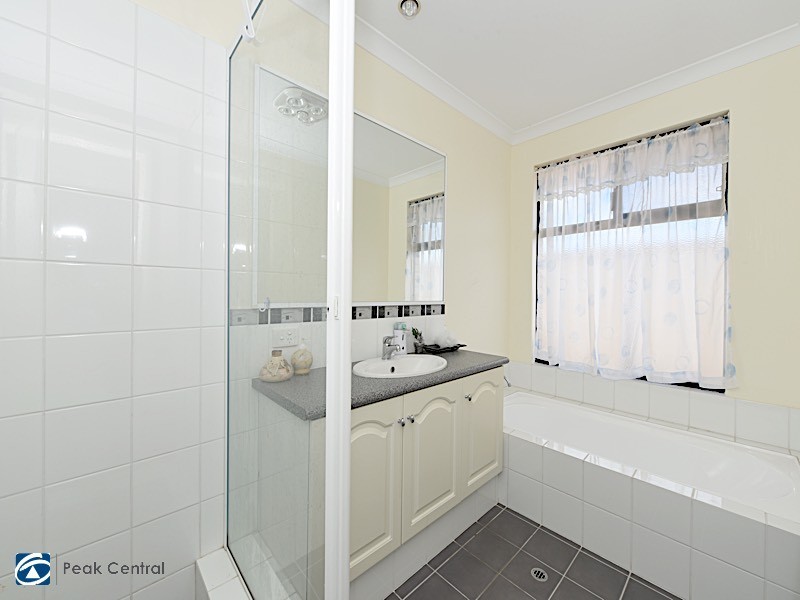 6 Barwon Turn, Hammond Park WA 6164